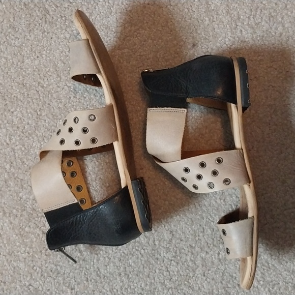 Cute Flat Italian Leather Sandals Zip in back - Picture 3 of 6